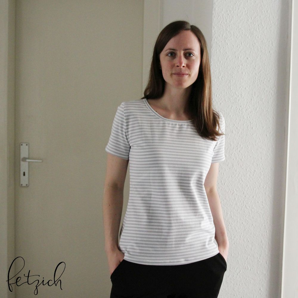 hellgrau-weiß gestreiftes Basic Shirt